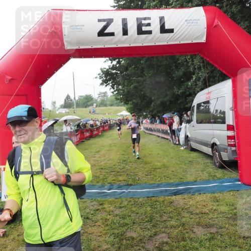 21.06.2025 - 27. Vierlanden-Triathlon MichiJ http://msf.ph/oto/8044804 15.06.2026 13:49:27 Ziel 142, 231, 924, 1158, 1162 meine-sportfotos.de