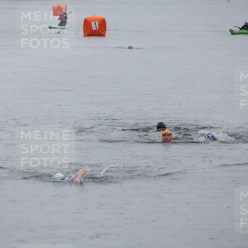 21.06.2025 - 27. Vierlanden-Triathlon Lena Gebhardt http://msf.ph/oto/8044809 15.06.2025 14:42:17 Schwimmen  meine-sportfotos.de
