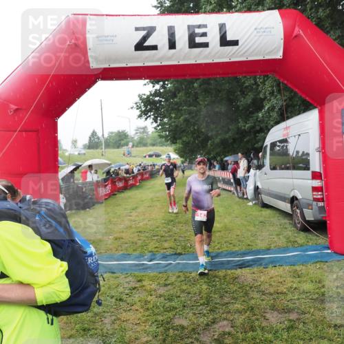 21.06.2025 - 27. Vierlanden-Triathlon MichiJ http://msf.ph/oto/8044811 15.06.2026 13:49:30 Ziel 142, 1158 meine-sportfotos.de