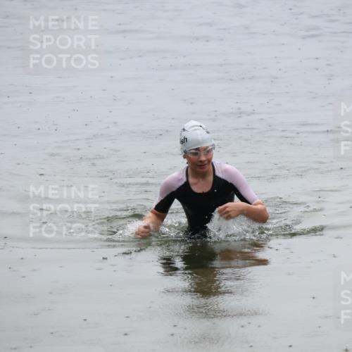 21.06.2025 - 27. Vierlanden-Triathlon Lena Gebhardt http://msf.ph/oto/8044840 15.06.2025 14:42:39 Schwimmen 1342 meine-sportfotos.de