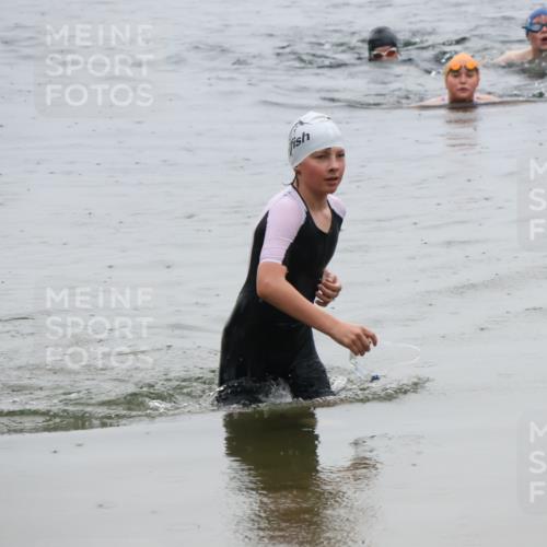 21.06.2025 - 27. Vierlanden-Triathlon Lena Gebhardt http://msf.ph/oto/8044869 15.06.2025 14:42:42 Schwimmen 1342 meine-sportfotos.de