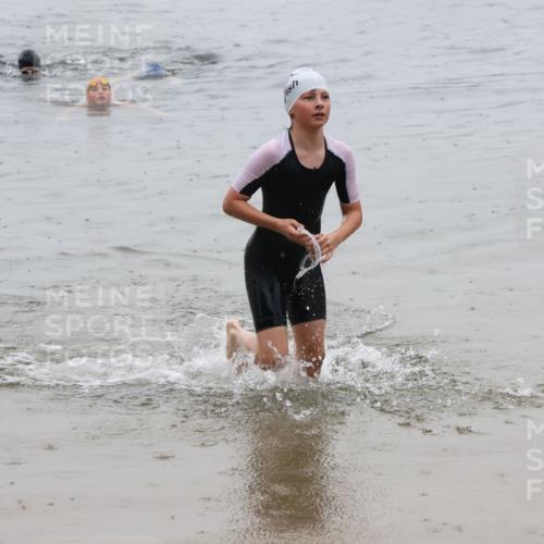 21.06.2025 - 27. Vierlanden-Triathlon Lena Gebhardt http://msf.ph/oto/8044888 15.06.2025 14:42:45 Schwimmen 1342 meine-sportfotos.de