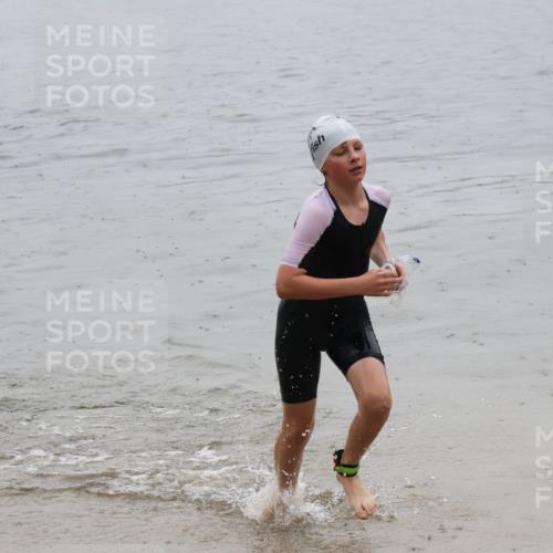 21.06.2025 - 27. Vierlanden-Triathlon Lena Gebhardt http://msf.ph/oto/8044895 15.06.2025 14:42:46 Schwimmen 1342 meine-sportfotos.de