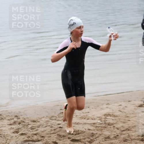 21.06.2025 - 27. Vierlanden-Triathlon Lena Gebhardt http://msf.ph/oto/8044914 15.06.2025 14:42:48 Schwimmen 1342 meine-sportfotos.de