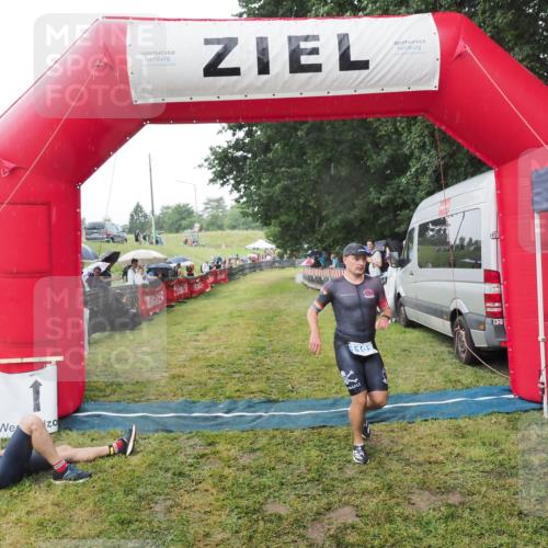 21.06.2025 - 27. Vierlanden-Triathlon MichiJ http://msf.ph/oto/8044917 15.06.2026 13:50:13 Ziel 1102, 1126, 1160 meine-sportfotos.de