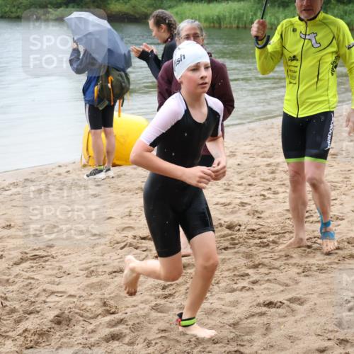 21.06.2025 - 27. Vierlanden-Triathlon Lena Gebhardt http://msf.ph/oto/8044941 15.06.2025 14:42:50 Schwimmen 1342 meine-sportfotos.de