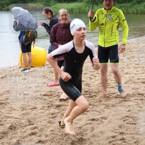 21.06.2025 - 27. Vierlanden-Triathlon Lena Gebhardt http://msf.ph/oto/8044948 15.06.2025 14:42:50 Schwimmen 1342 meine-sportfotos.de