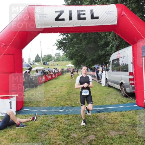 21.06.2025 - 27. Vierlanden-Triathlon MichiJ http://msf.ph/oto/8045048 15.06.2026 13:50:56 Ziel 1098, 1120, 1132, 1134, 1136 meine-sportfotos.de