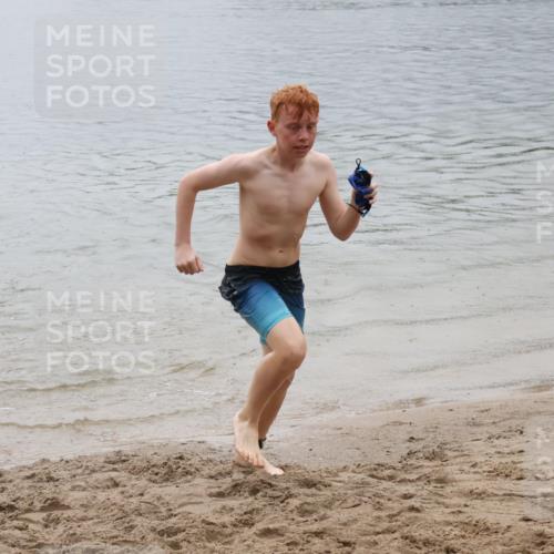 21.06.2025 - 27. Vierlanden-Triathlon Lena Gebhardt http://msf.ph/oto/8045053 15.06.2025 14:43:03 Schwimmen 1319, 1344, 1351 meine-sportfotos.de