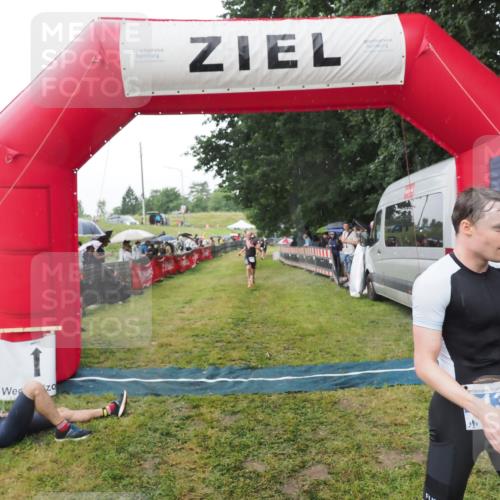 21.06.2025 - 27. Vierlanden-Triathlon MichiJ http://msf.ph/oto/8045059 15.06.2026 13:50:57 Ziel 1098, 1120, 1132, 1134, 1136 meine-sportfotos.de