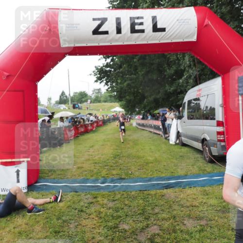 21.06.2025 - 27. Vierlanden-Triathlon MichiJ http://msf.ph/oto/8045061 15.06.2026 13:50:57 Ziel 1098, 1120, 1132, 1134, 1136 meine-sportfotos.de