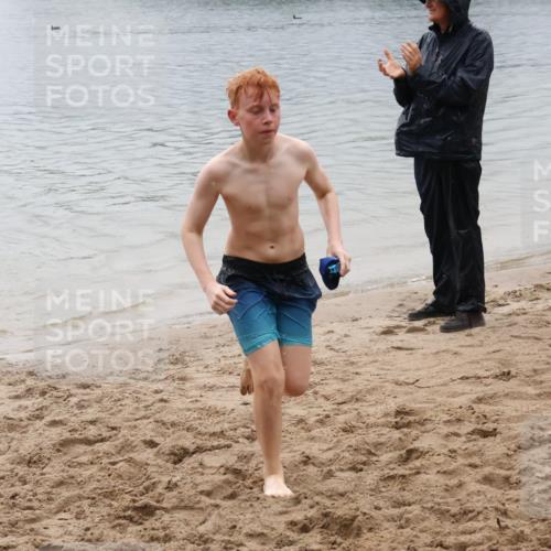 21.06.2025 - 27. Vierlanden-Triathlon Lena Gebhardt http://msf.ph/oto/8045076 15.06.2025 14:43:04 Schwimmen 1319, 1344, 1351 meine-sportfotos.de