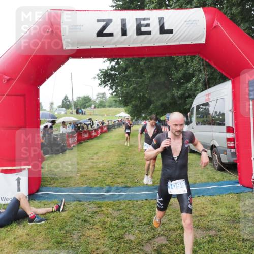 21.06.2025 - 27. Vierlanden-Triathlon MichiJ http://msf.ph/oto/8045098 15.06.2026 13:51:00 Ziel 1098, 1108, 1120, 1134, 1136 meine-sportfotos.de