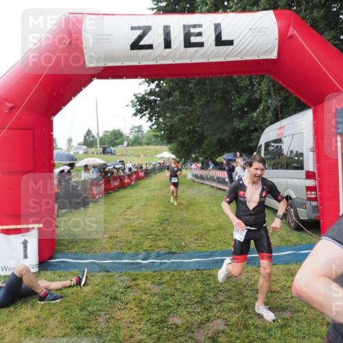 21.06.2025 - 27. Vierlanden-Triathlon MichiJ http://msf.ph/oto/8045102 15.06.2026 13:51:00 Ziel 1098, 1108, 1120, 1134, 1136 meine-sportfotos.de