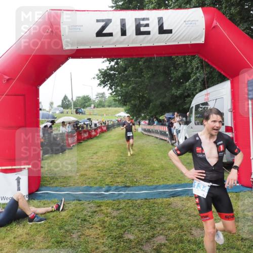 21.06.2025 - 27. Vierlanden-Triathlon MichiJ http://msf.ph/oto/8045108 15.06.2026 13:51:01 Ziel 1098, 1108, 1134, 1136 meine-sportfotos.de