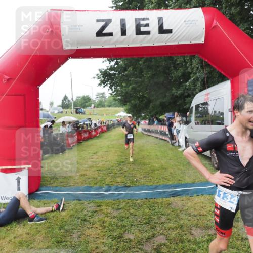 21.06.2025 - 27. Vierlanden-Triathlon MichiJ http://msf.ph/oto/8045112 15.06.2026 13:51:01 Ziel 1098, 1108, 1134, 1136 meine-sportfotos.de
