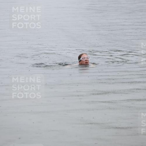 21.06.2025 - 27. Vierlanden-Triathlon Lena Gebhardt http://msf.ph/oto/8045120 15.06.2025 14:44:54 Schwimmen  meine-sportfotos.de