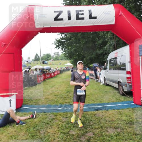 21.06.2025 - 27. Vierlanden-Triathlon MichiJ http://msf.ph/oto/8045132 15.06.2026 13:51:03 Ziel 1098, 1108, 1134, 1136 meine-sportfotos.de