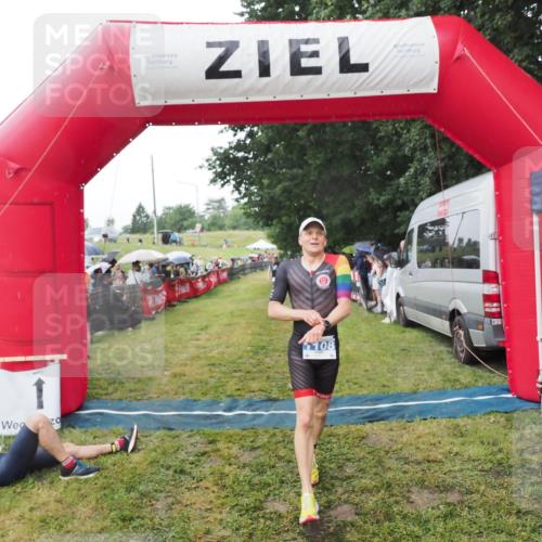 21.06.2025 - 27. Vierlanden-Triathlon MichiJ http://msf.ph/oto/8045134 15.06.2026 13:51:03 Ziel 1098, 1108, 1134, 1136 meine-sportfotos.de
