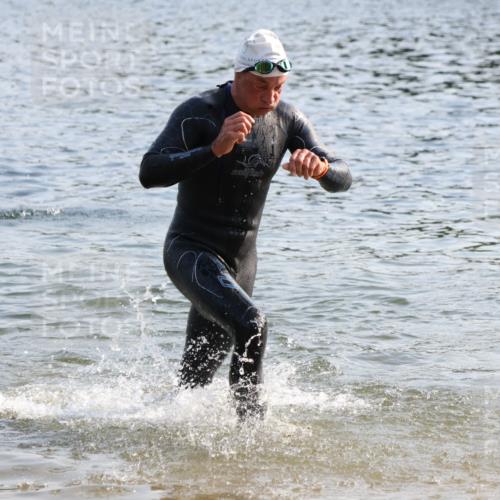 15.06.2025 - 27. Vierlanden-Triathlon Lena Gebhardt http://msf.ph/oto/8045145 15.06.2025 08:38:43 Schwimmen 2, 27, 86, 126, 182 meine-sportfotos.de