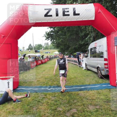 21.06.2025 - 27. Vierlanden-Triathlon MichiJ http://msf.ph/oto/8045205 15.06.2026 13:51:09 Ziel 843, 1108 meine-sportfotos.de
