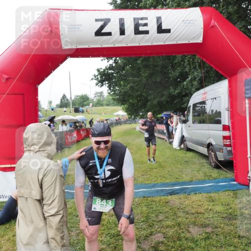 21.06.2025 - 27. Vierlanden-Triathlon MichiJ http://msf.ph/oto/8045222 15.06.2026 13:51:13 Ziel 843, 1113 meine-sportfotos.de