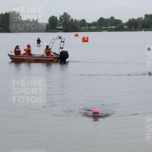 21.06.2025 - 27. Vierlanden-Triathlon Lena Gebhardt http://msf.ph/oto/8045227 15.06.2025 14:46:50 Schwimmen  meine-sportfotos.de