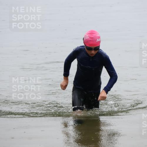 21.06.2025 - 27. Vierlanden-Triathlon Lena Gebhardt http://msf.ph/oto/8045246 15.06.2025 14:46:58 Schwimmen 1341 meine-sportfotos.de