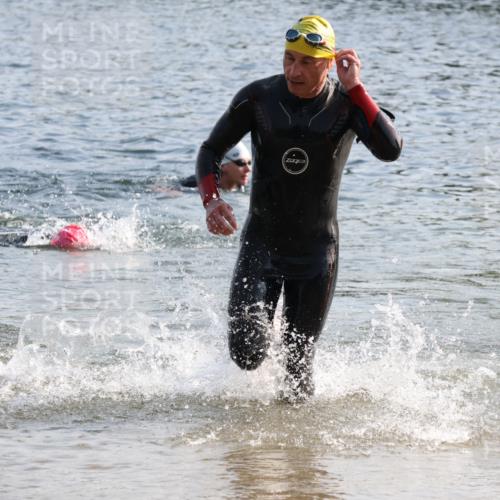 15.06.2025 - 27. Vierlanden-Triathlon Lena Gebhardt http://msf.ph/oto/8045262 15.06.2025 08:39:06 Schwimmen 77, 120, 165 meine-sportfotos.de