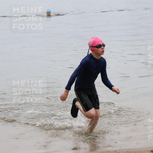21.06.2025 - 27. Vierlanden-Triathlon Lena Gebhardt http://msf.ph/oto/8045264 15.06.2025 14:47:02 Schwimmen 1341 meine-sportfotos.de