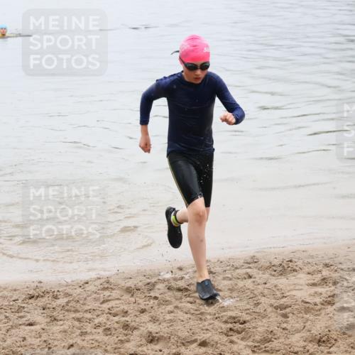 21.06.2025 - 27. Vierlanden-Triathlon Lena Gebhardt http://msf.ph/oto/8045275 15.06.2025 14:47:03 Schwimmen 1341 meine-sportfotos.de
