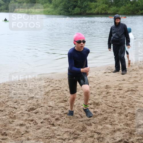 21.06.2025 - 27. Vierlanden-Triathlon Lena Gebhardt http://msf.ph/oto/8045290 15.06.2025 14:47:04 Schwimmen 1341 meine-sportfotos.de