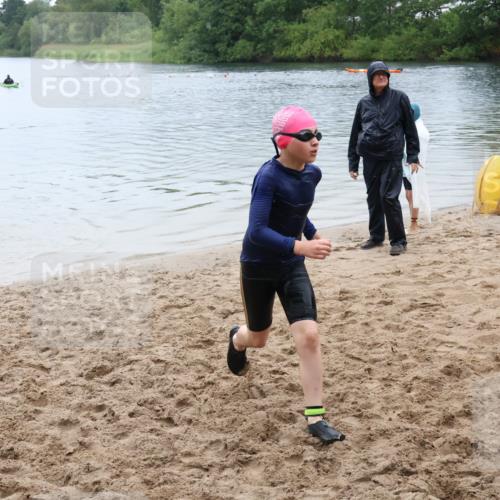 21.06.2025 - 27. Vierlanden-Triathlon Lena Gebhardt http://msf.ph/oto/8045299 15.06.2025 14:47:04 Schwimmen 1341 meine-sportfotos.de