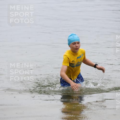 21.06.2025 - 27. Vierlanden-Triathlon Lena Gebhardt http://msf.ph/oto/8045318 15.06.2025 14:47:31 Schwimmen 1334 meine-sportfotos.de