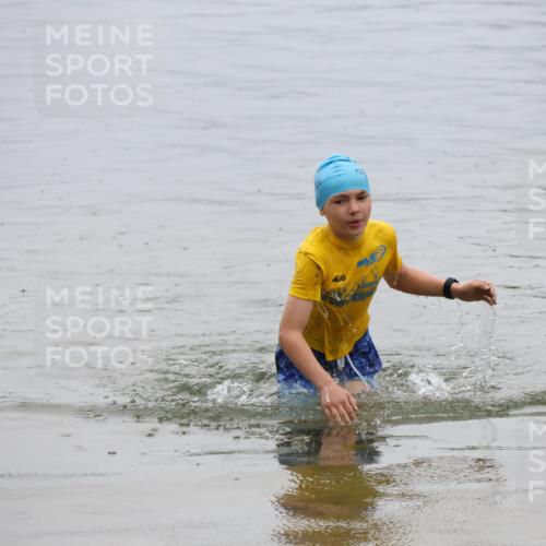 21.06.2025 - 27. Vierlanden-Triathlon Lena Gebhardt http://msf.ph/oto/8045322 15.06.2025 14:47:31 Schwimmen 1334 meine-sportfotos.de
