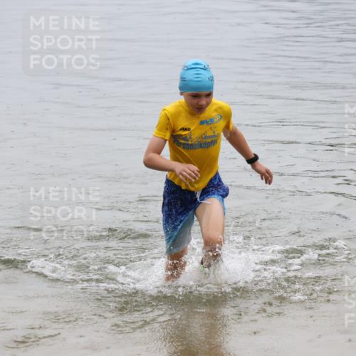 21.06.2025 - 27. Vierlanden-Triathlon Lena Gebhardt http://msf.ph/oto/8045345 15.06.2025 14:47:33 Schwimmen 1334 meine-sportfotos.de