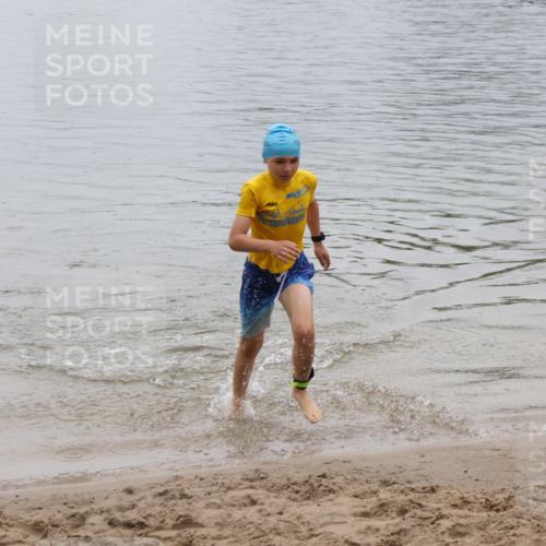21.06.2025 - 27. Vierlanden-Triathlon Lena Gebhardt http://msf.ph/oto/8045372 15.06.2025 14:47:34 Schwimmen 1334 meine-sportfotos.de