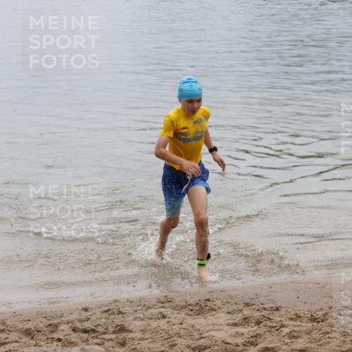 21.06.2025 - 27. Vierlanden-Triathlon Lena Gebhardt http://msf.ph/oto/8045377 15.06.2025 14:47:34 Schwimmen 1334 meine-sportfotos.de