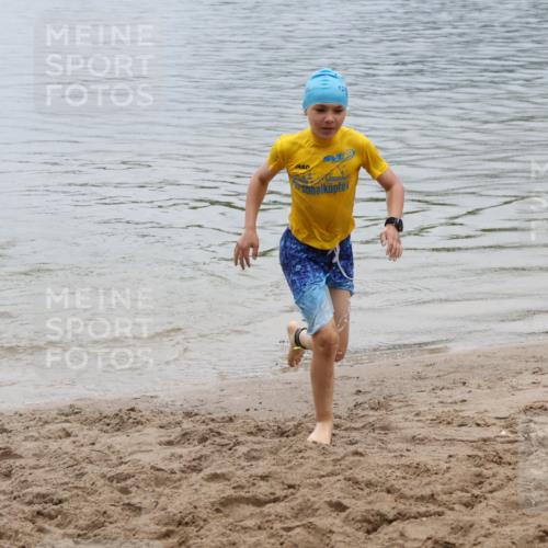 21.06.2025 - 27. Vierlanden-Triathlon Lena Gebhardt http://msf.ph/oto/8045384 15.06.2025 14:47:35 Schwimmen 1334 meine-sportfotos.de
