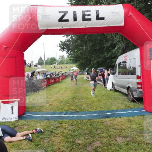 21.06.2025 - 27. Vierlanden-Triathlon MichiJ http://msf.ph/oto/8045396 15.06.2026 13:52:20 Ziel 23, 1112, 1117, 1163 meine-sportfotos.de