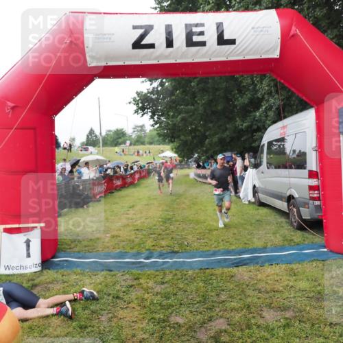 21.06.2025 - 27. Vierlanden-Triathlon MichiJ http://msf.ph/oto/8045401 15.06.2026 13:52:21 Ziel 23, 1112, 1117, 1163 meine-sportfotos.de