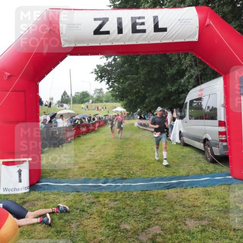 21.06.2025 - 27. Vierlanden-Triathlon MichiJ http://msf.ph/oto/8045403 15.06.2026 13:52:21 Ziel 23, 1112, 1117, 1163 meine-sportfotos.de
