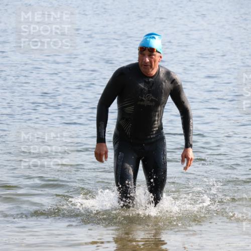15.06.2025 - 27. Vierlanden-Triathlon Lena Gebhardt http://msf.ph/oto/8045405 15.06.2025 08:39:30 Schwimmen 168 meine-sportfotos.de