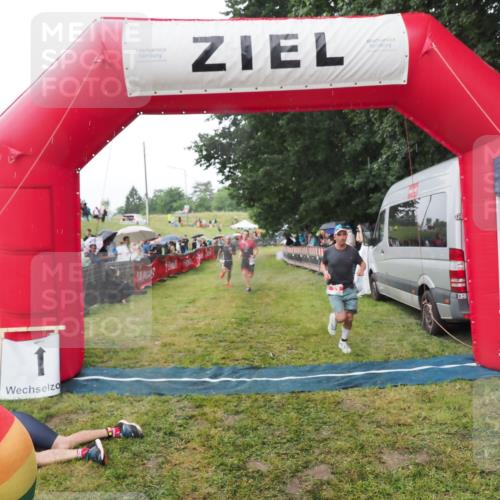 21.06.2025 - 27. Vierlanden-Triathlon MichiJ http://msf.ph/oto/8045408 15.06.2026 13:52:21 Ziel 23, 1112, 1117, 1163 meine-sportfotos.de