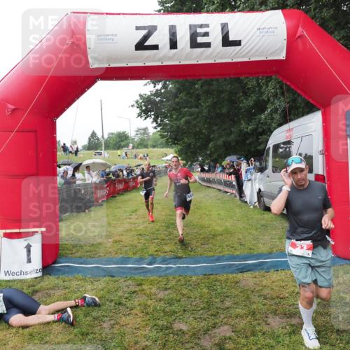 21.06.2025 - 27. Vierlanden-Triathlon MichiJ http://msf.ph/oto/8045420 15.06.2026 13:52:22 Ziel 23, 1112, 1117, 1163 meine-sportfotos.de