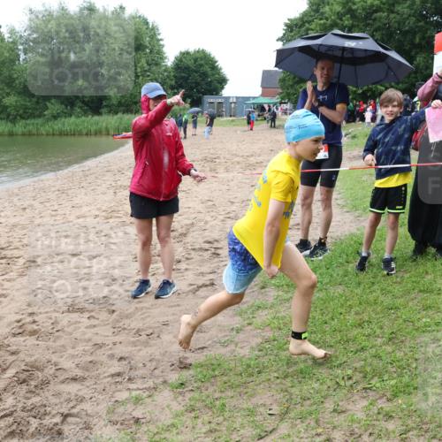 21.06.2025 - 27. Vierlanden-Triathlon Lena Gebhardt http://msf.ph/oto/8045427 15.06.2025 14:47:38 Schwimmen 1334 meine-sportfotos.de