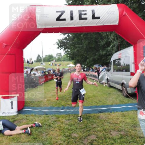 21.06.2025 - 27. Vierlanden-Triathlon MichiJ http://msf.ph/oto/8045428 15.06.2026 13:52:23 Ziel 23, 1112, 1117, 1163 meine-sportfotos.de