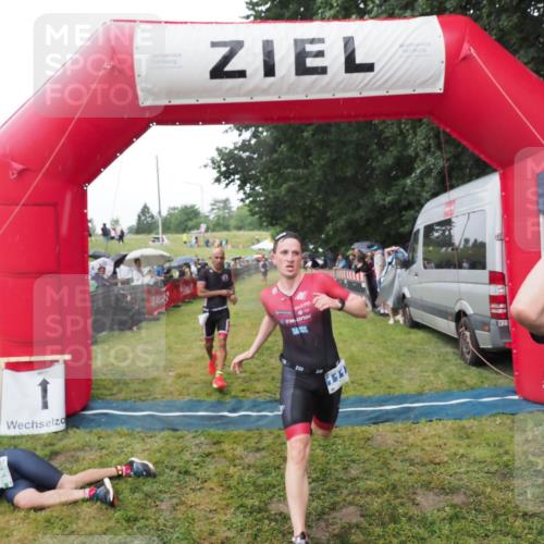 21.06.2025 - 27. Vierlanden-Triathlon MichiJ http://msf.ph/oto/8045432 15.06.2026 13:52:23 Ziel 23, 1112, 1117, 1163 meine-sportfotos.de