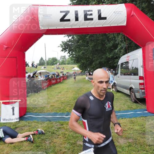 21.06.2025 - 27. Vierlanden-Triathlon MichiJ http://msf.ph/oto/8045436 15.06.2026 13:52:24 Ziel 23, 1117, 1163 meine-sportfotos.de