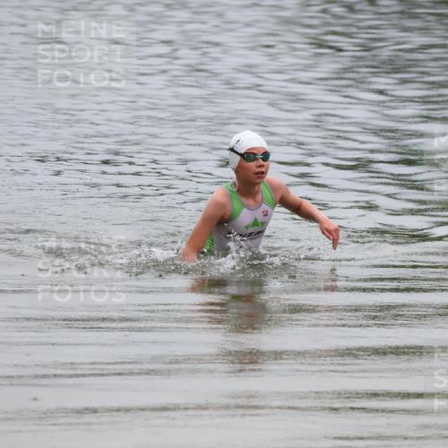 21.06.2025 - 27. Vierlanden-Triathlon Lena Gebhardt http://msf.ph/oto/8045451 15.06.2025 14:50:41 Schwimmen  meine-sportfotos.de